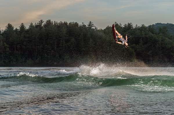 2016-T22_wakeboarding-rider_lowres